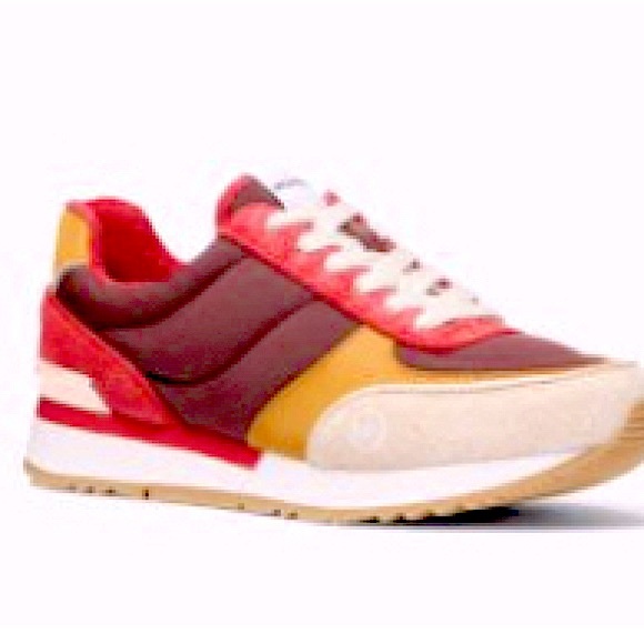 Gorgeous comfy MK sneaker, size 7. NWT - Picture 3 of 10